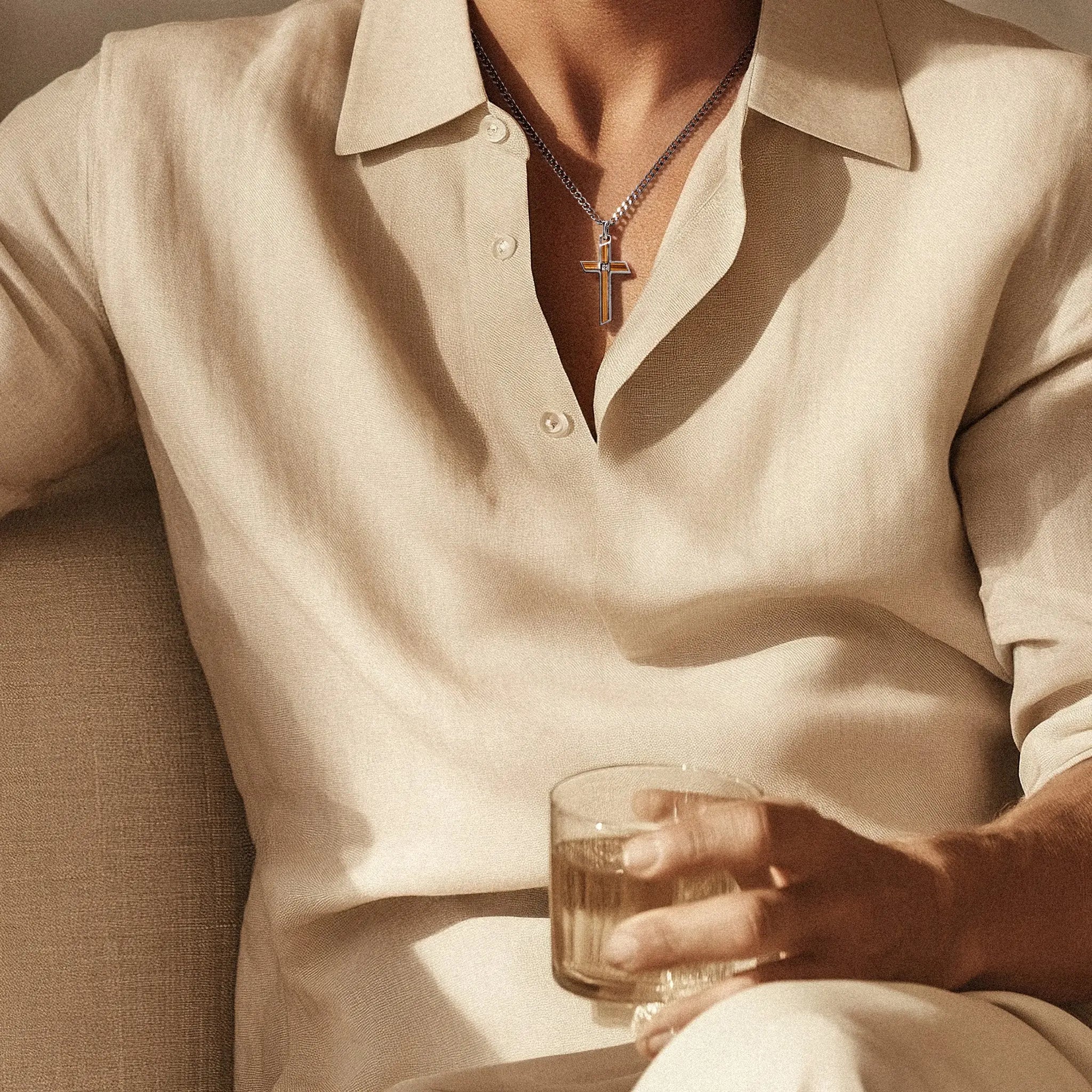 金虎眼 銳影十字架 項鍊 - AWNL Taiwan