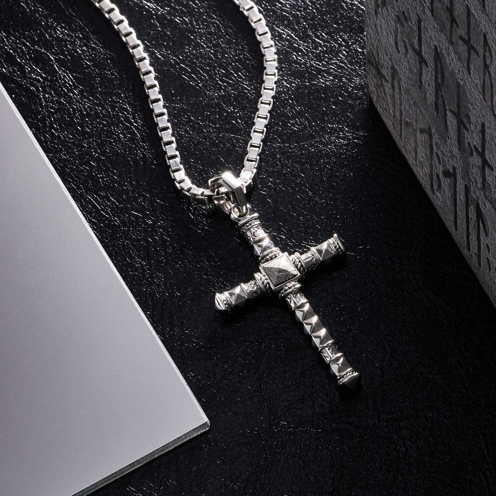 AWNL 瑞典珠寶 經典M隕石 十字架造型 盧恩符文 護身符 男士項鍊- AWNL Taiwan